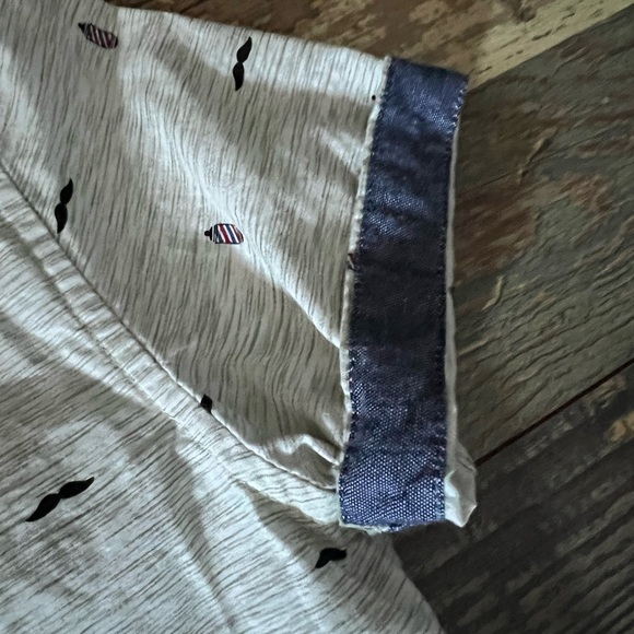 2 Boys Dress shirts - Picture 6 of 7